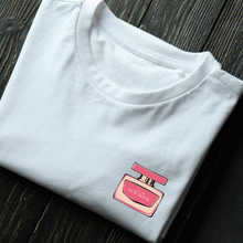 Lade das Bild in den Galerie-Viewer, Eau de New Book - Classic Organic T-Shirt Women